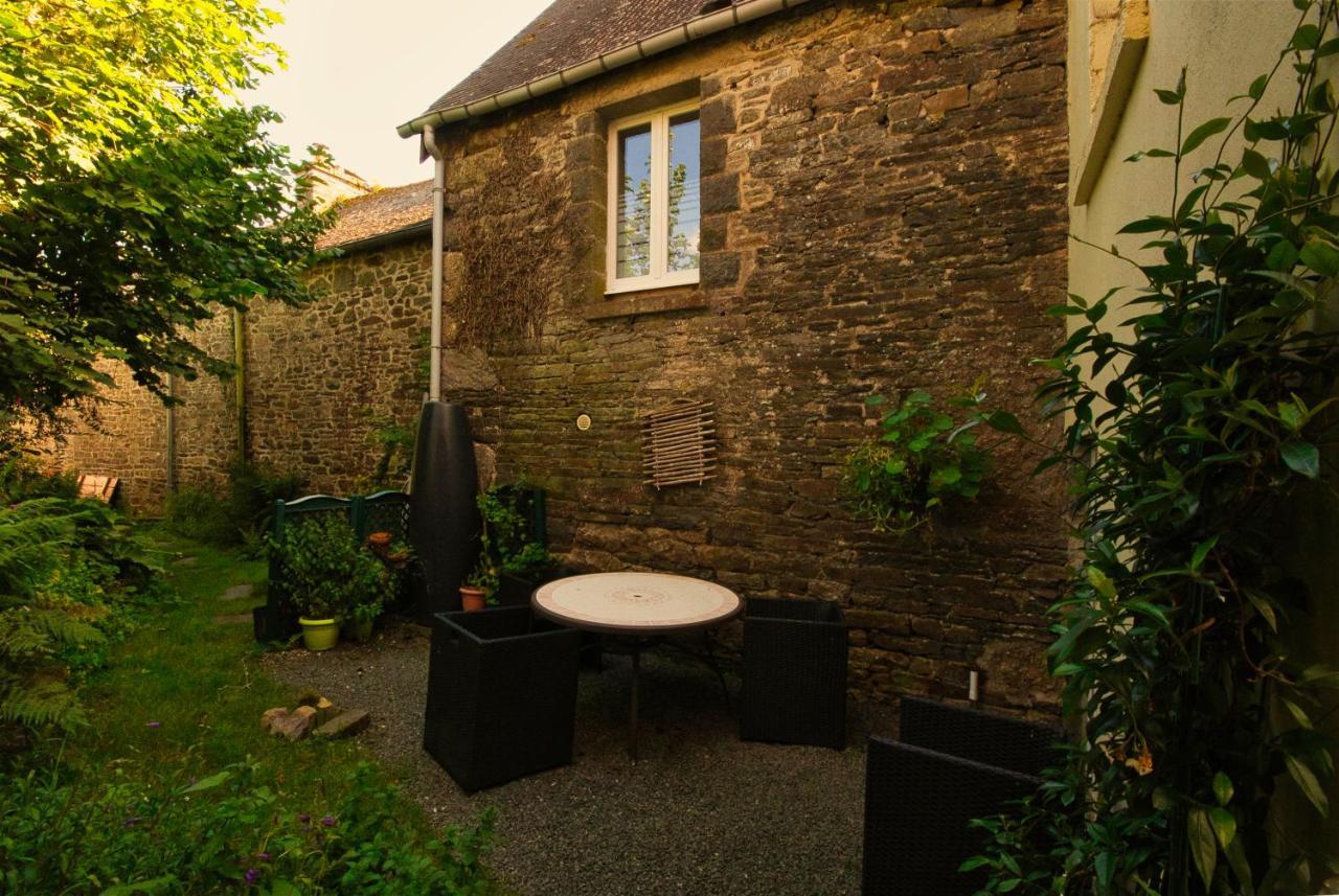 Auberge Le Canard Qui Rit Plélauff Zewnętrze zdjęcie